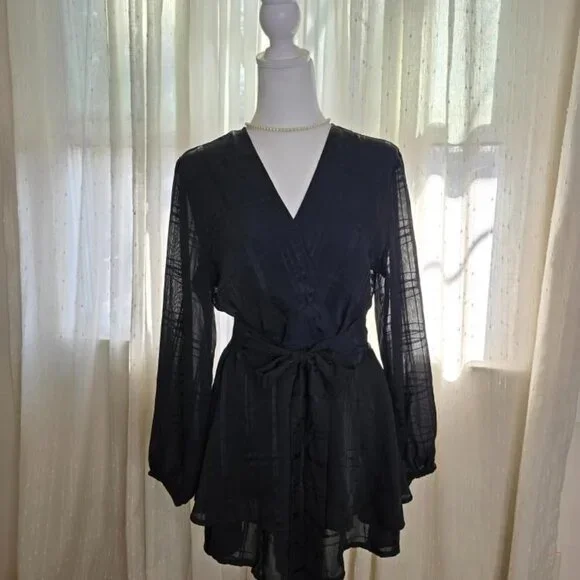 Black long sleeve Romper - Picture 1 of 13